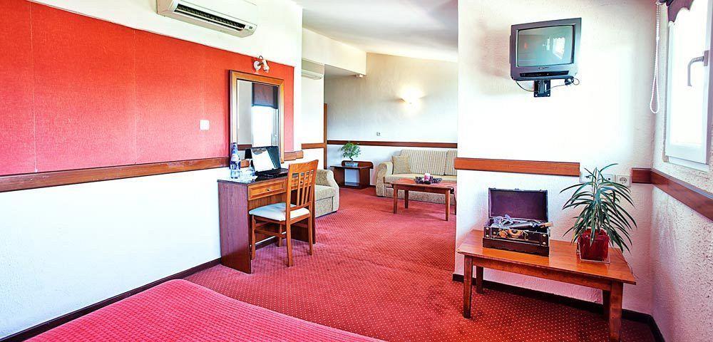 קסטוריה Anastassiou Hotel - Bike And Motorcycle Friendly Hotel מראה חיצוני תמונה