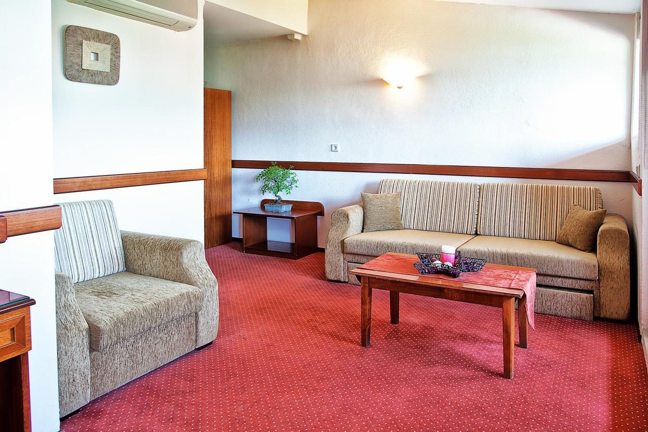 קסטוריה Anastassiou Hotel - Bike And Motorcycle Friendly Hotel מראה חיצוני תמונה
